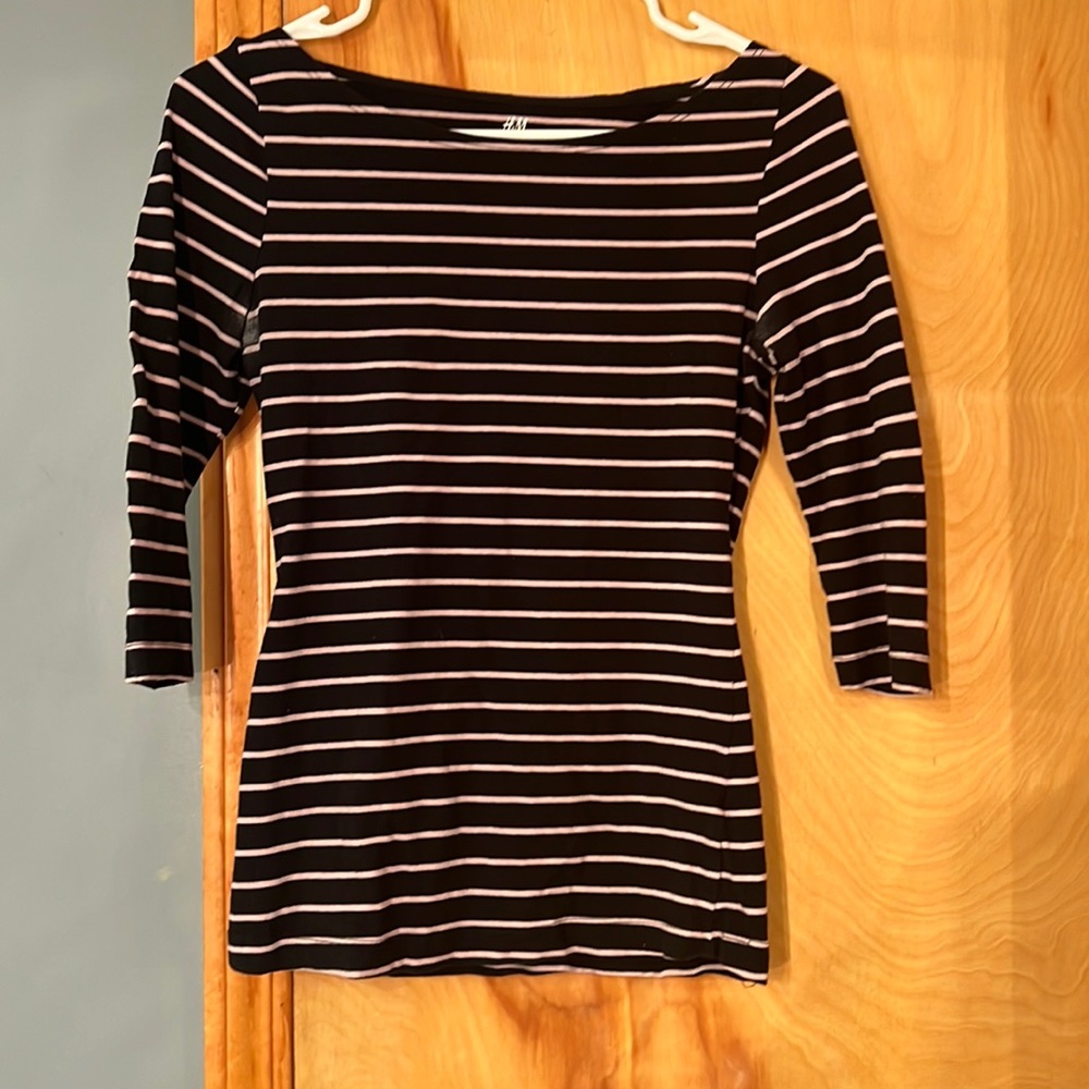 H&M top. Striped shirt. 3/4 length sleeve shirt